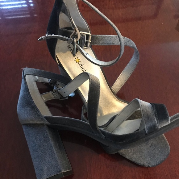 Seven Dials Sueded Sandal - NWOT - Size 10 - Picture 3 of 4